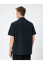 Фото #4 товара Рубашка мужская Koton Спортивная с карманом Stopper Classic Collar Short Sleeve