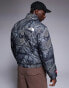 Фото #4 товара The North Face Seven Summits 2000 puffer jacket in grey mountain print