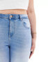 Фото #5 товара ONLY Curve Sally high waisted flared jeans in bleached light blue