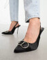 Public Desire – Spicy – Schuhe aus Satin in Schwarz mit Absatz, Fersenriemen und Metalldetail