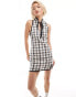 Фото #1 товара COLLUSION check mini dress with keyhole detail in mono check