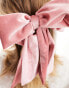 Фото #4 товара Reclaimed Vintage oversized bow hair clip in pink velvet