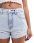 Фото #3 товара Pull&Bear high waisted ripped Mom denim shorts in bleach light blue