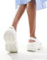 Фото #4 товара Crocs women Mega crush clogs in white