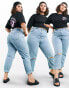 ASOS DESIGN Curve – Original – Mom-Jeans mit hohem Bund und Rissen in heller Waschung