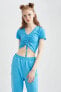 Фото #5 товара Женская блузка defacto Coool Fitted V-образный вырез с каракулем и коротким рукавом X9988az22sm