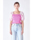 ფოტო #3 პროდუქტის Women's Contrast Floral Smocked Top