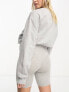 Фото #2 товара Шорты спортивные ASOS DESIGN Maternity - Базовые леггинсы с высокой талией, цвет - серый меланж