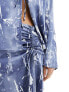 Vero Moda satin ruched front maxi skirt co-ord in blue crinkle print Синий, 2XS - фото #9