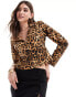 Фото #1 товара Miss Selfridge poplin fitted shirt in animal print