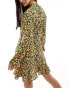 French Connection Aleezia textured long sleeve flippy mini dress in green floral Grün geblümt, 36 - фото #2