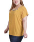 ფოტო #3 პროდუქტის Plus Size Short Sleeve Top with Cutouts and Hardware