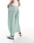 ASOS DESIGN Curve plisse wide trouser culottes in green ditsy Grün mit Blümchenmuster, 44 - фото #5