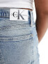 Фото #3 товара Calvin Klein Jeans cropped mom jeans in mid wash