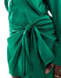 In The Style Plus x Perrie Sian exclusive satin wrap tie side mini shirt dress in green grün, EU 54 - фото #3