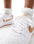 Фото #4 товара Nike Air force 1 trainer in white and flax brown