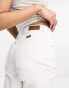 Фото #2 товара Wrangler straight leg cropped jeans in white