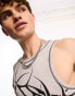 Фото #3 товара COLLUSION muscle vest in pique fabric in washed grey with tattoo print