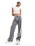 Фото #2 товара Stradivarius Tall tailored wide leg trouser with micro reversed waistband in grey