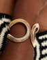 Фото #4 товара ASOS DESIGN bangle bracelet with curved textured chain detail in gold tone