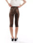 Фото #2 товара Miss Selfridge leopard denim capri short