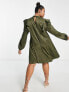 Фото #3 товара River Island Plus satin jacquard mini dress in green