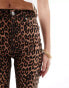 Фото #3 товара Miss Selfridge leopard denim capri short