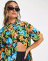 Topshop – Resort-Hemd aus Popeline mit buntem tropischem Muster