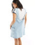 Miss Selfridge Petite pocket detail denim swing pinny dress in light blue acid wash Grellblau verwaschen, 40 - фото #3