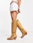 Фото #4 товара ASOS DESIGN Wide Fit – Chester – Kniehohe Western-Stiefel in Goldoptik mit Ziernähten in Kontrastfarbe