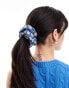 Фото #1 товара DesignB London embroidered denim scrunchie in blue