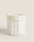 Round hamper with linen lining