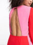Фото #3 товара Вечернее платье Pretty Lavish - Миди-платье в контрастном розовом и красном цветах с декоративным узлом спереди.