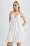 V Yaka Brode Askılı Beyaz Mini Elbise Z8300az23sm