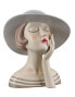 Lady mit weißem Hut
