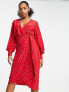 Glamorous – Tailliertes langärmliges Wickelkleid in Rot mit Streublumenmuster