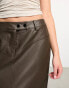 Фото #4 товара NA-KD faux leather midi skirt in dark olive