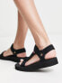 Фото #2 товара Levi's Cadys low strap sandal in black with red tab logo