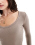 Фото #2 товара Cotton On scoop rib long sleeve top in taupe