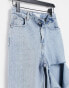 Topshop – Oversize-Mom-Jeans mit Rissen in Bleichwaschung