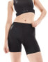 Born Living Yoga – Latika – Biker-Shorts in Weiß