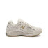 Кроссовки беговые New Balance NB 2002R - мужские, светло-коричневые 38 - фото #2