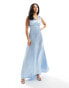 Vila Petite – Bridesmaid – Maxi-Brautjungfernkleid aus pastellblauem Satin mit V-Ausschnitt und Schleppe