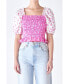 ფოტო #1 პროდუქტის Women's Contrast Floral Smocked Top