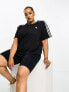 adidas Sportswear Plus – Essential – T-Shirt in Schwarz mit den drei Streifen