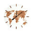 Uhr aus Holz mit Weltkarte Motiv