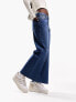 ASOS DESIGN – Kurz geschnittene Jeans in Mittelblau mit weitem Bein