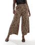 Фото #6 товара Yours wide leg pull on trousers in leopard print