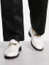 ASOS DESIGN – Loafer aus weißem Lacklederimitat