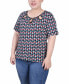 ფოტო #1 პროდუქტის Plus Size Short Sleeve with Ring Details Top